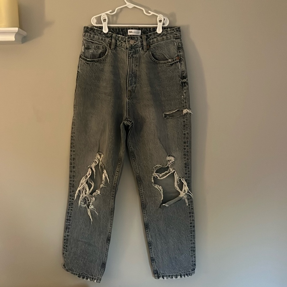 zara light blue/grey ripped jeans, 3 rips, relaxed fit